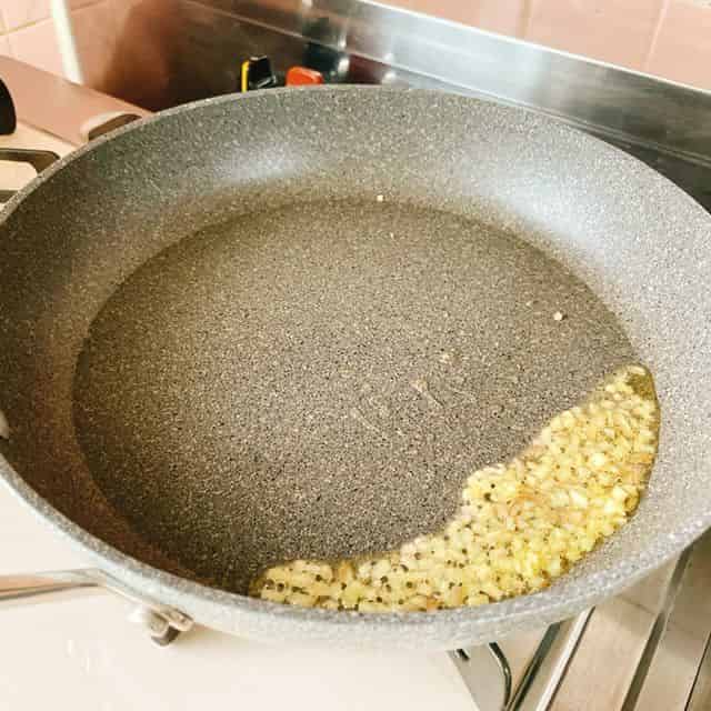 生姜を加熱します