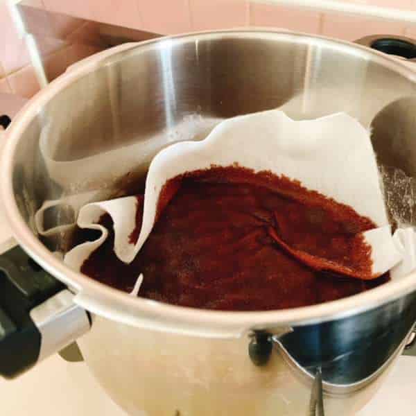 火を止めキッチンペーパーを被せる