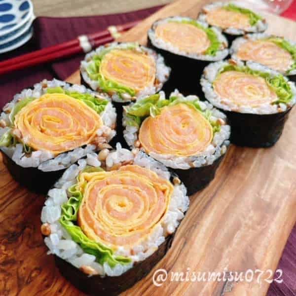 雑穀入りお花の巻き寿司サーモン増量
