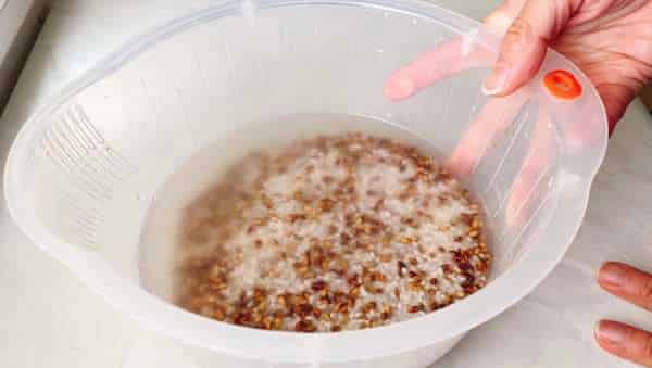 浸水させた米ともち麦