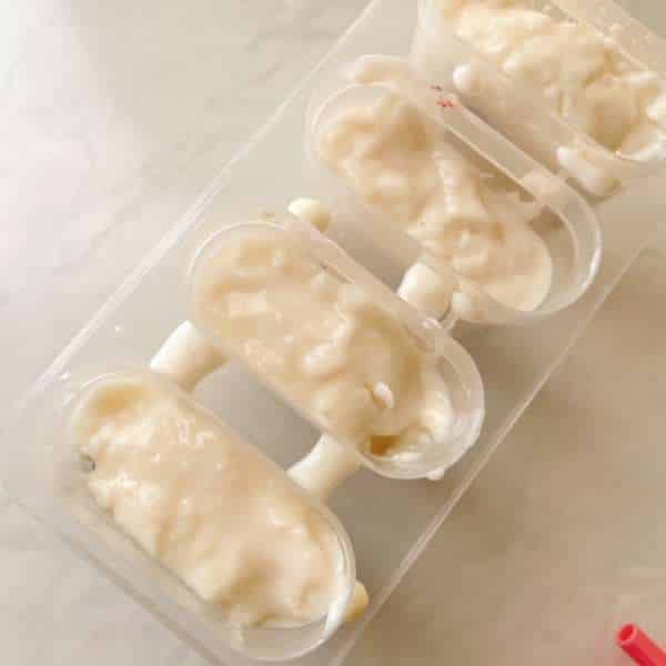 付属のアイスピックをさします