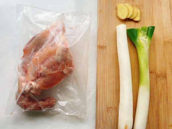 鶏がら、ネギ、生姜
