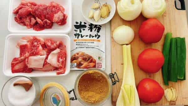 牛すじカレーの材料
