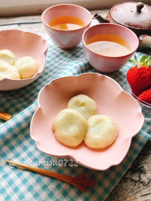 そら豆の白玉団子3つ
