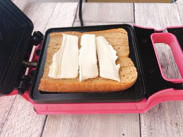 f:id:misumisu0722:20190422180506j:plain ふすまパンとクリームチーズ