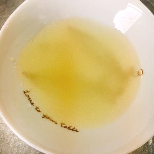 ゼラチンを水でふやかす