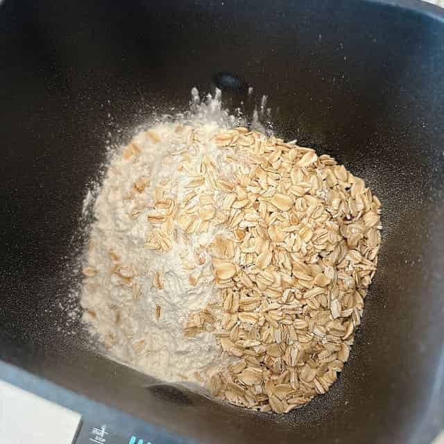 小麦粉とオートミールを計量したところ