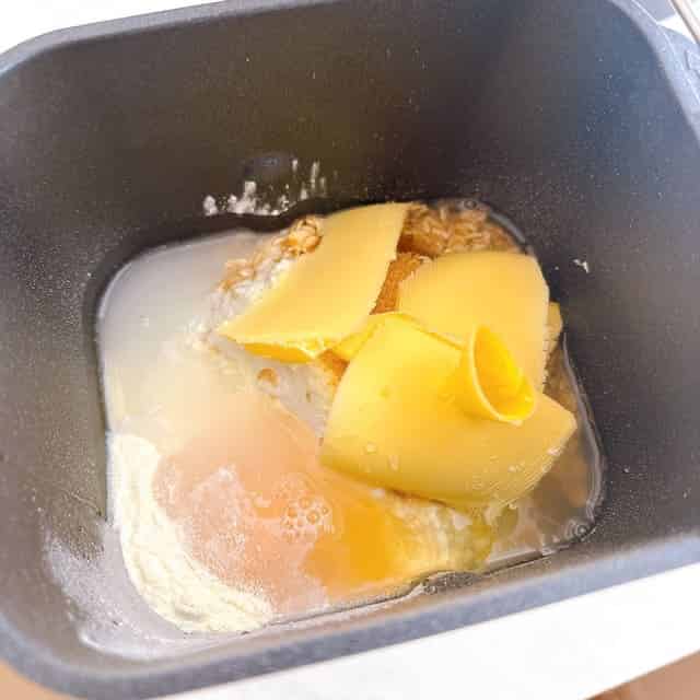 残りの材料を計量します